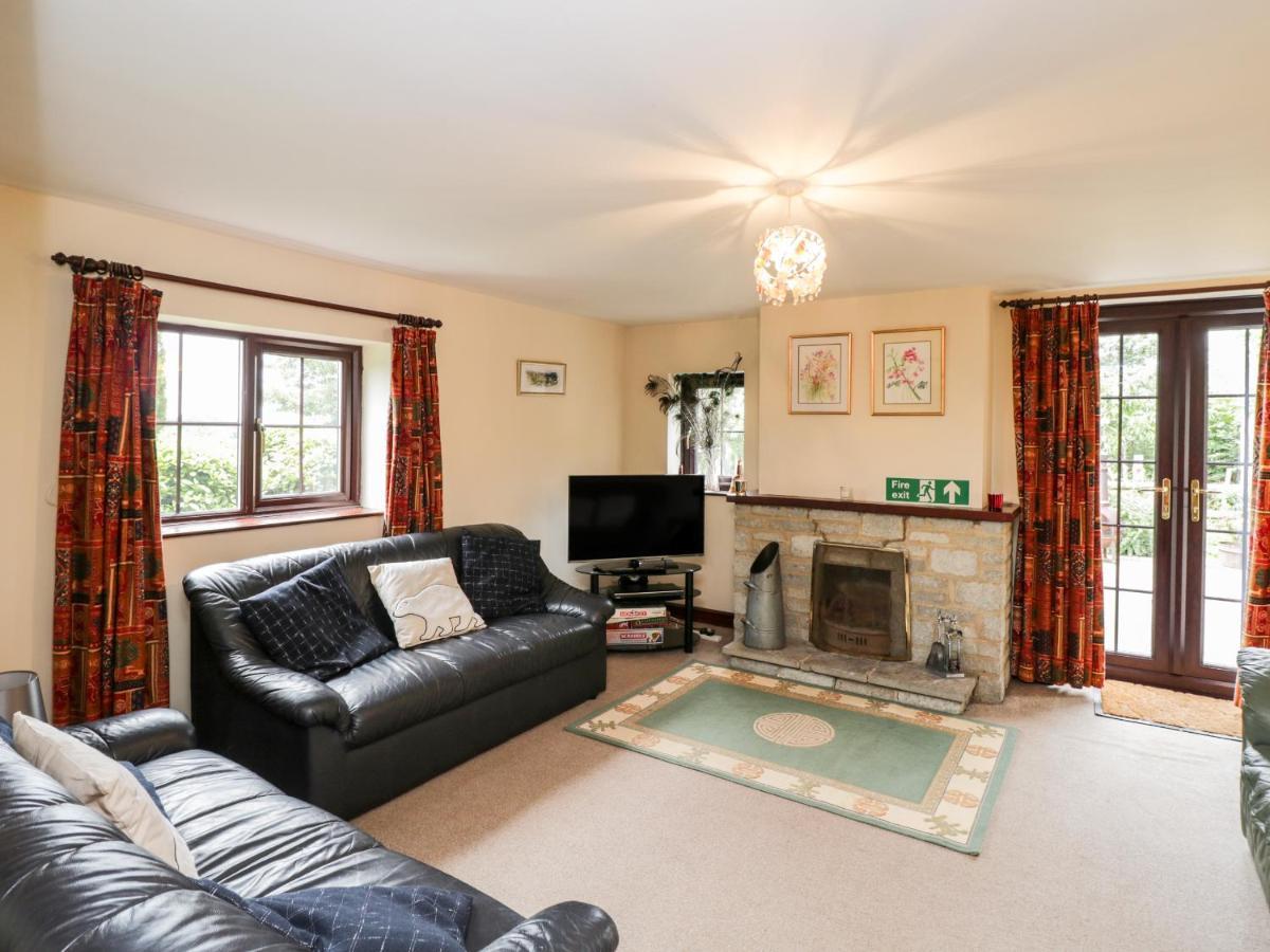 Lawn Farm Cottage Gloucester Extérieur photo